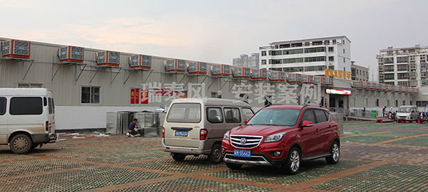 菜市場該如何通風(fēng)降溫呢？瑞泰風(fēng)環(huán)?？照{(diào)為居民買菜送清涼